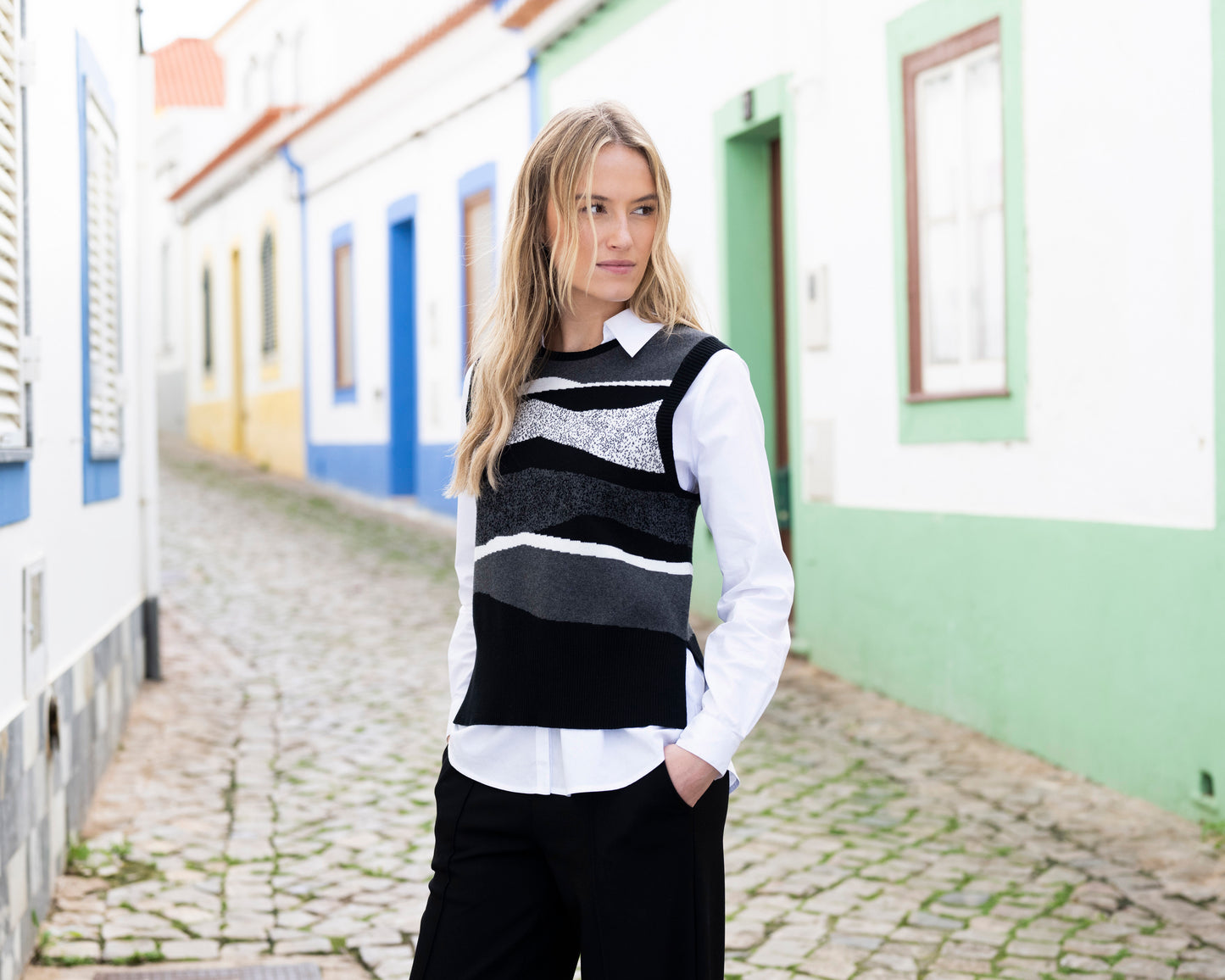 Marble Vest with Detachable Collar