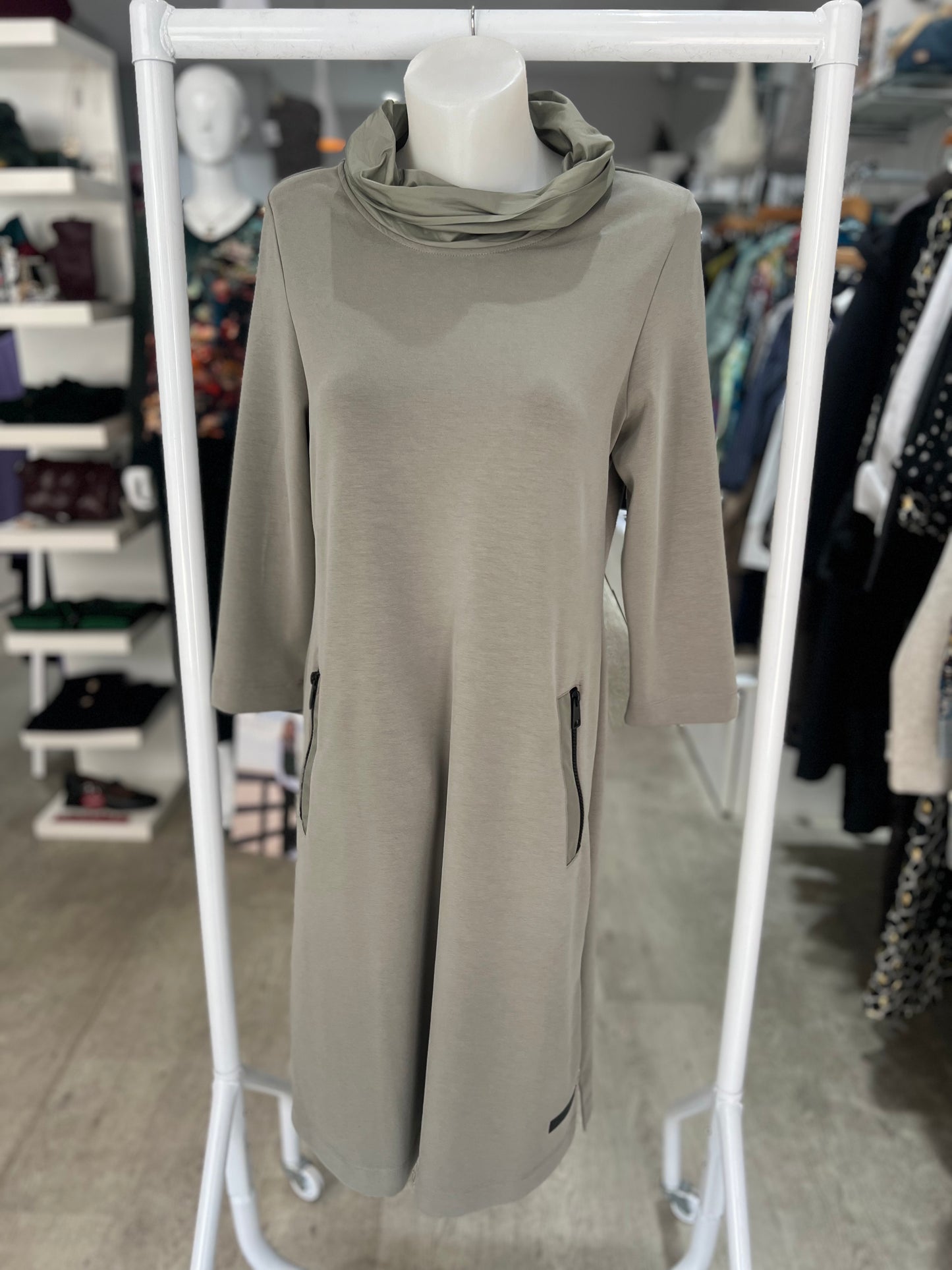 Amber & Moon Dress With Pockets