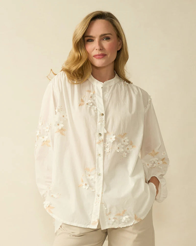 Deck by Decollage O/S White Applique Blose