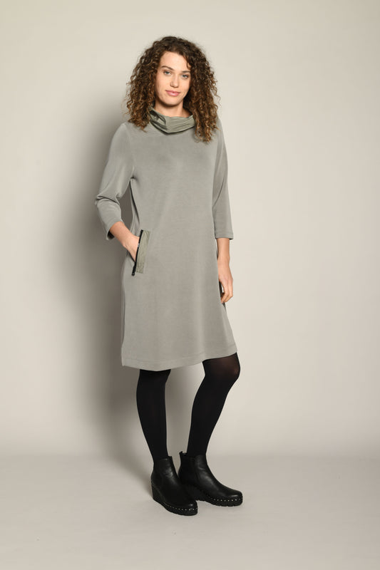 Amber & Moon Dress With Pockets