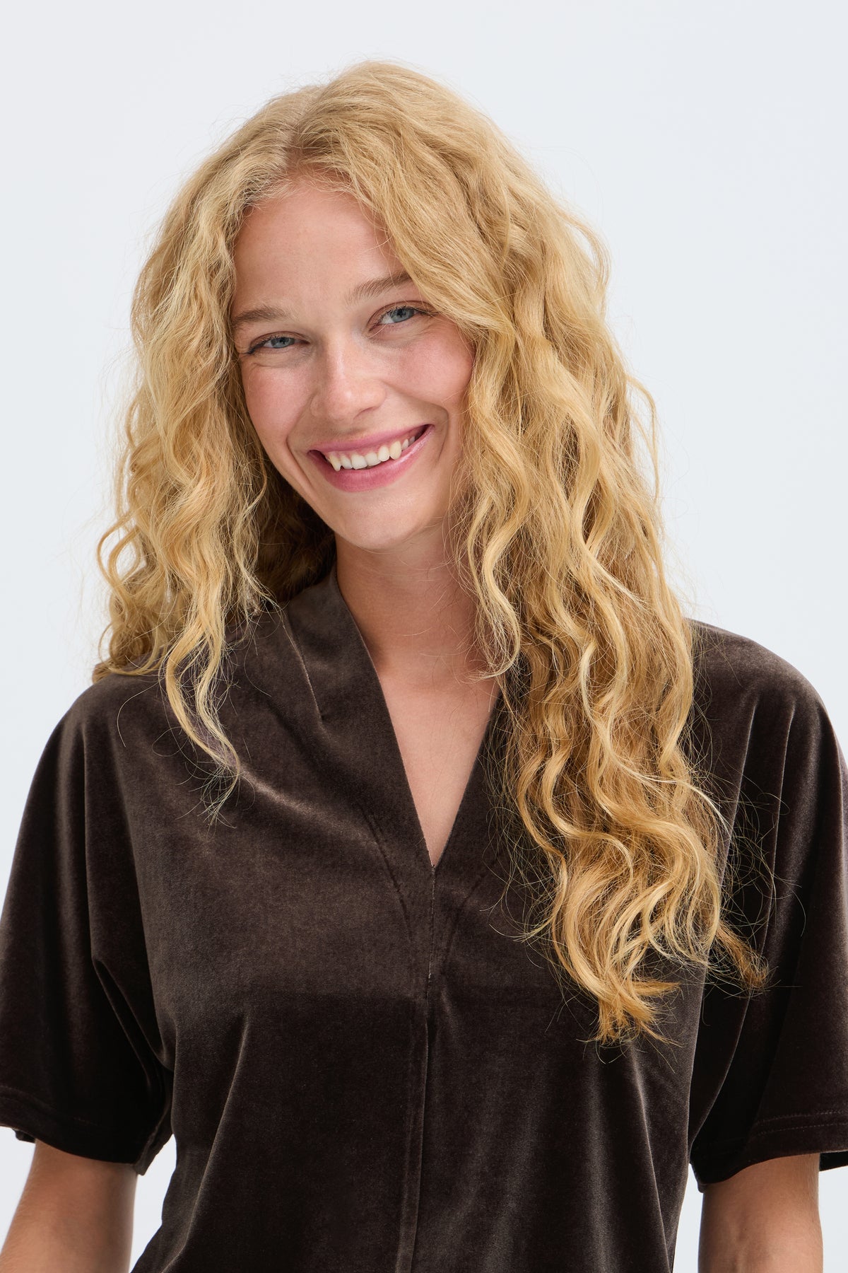 B.Young Perlina V-Neck Bat Velvet Top