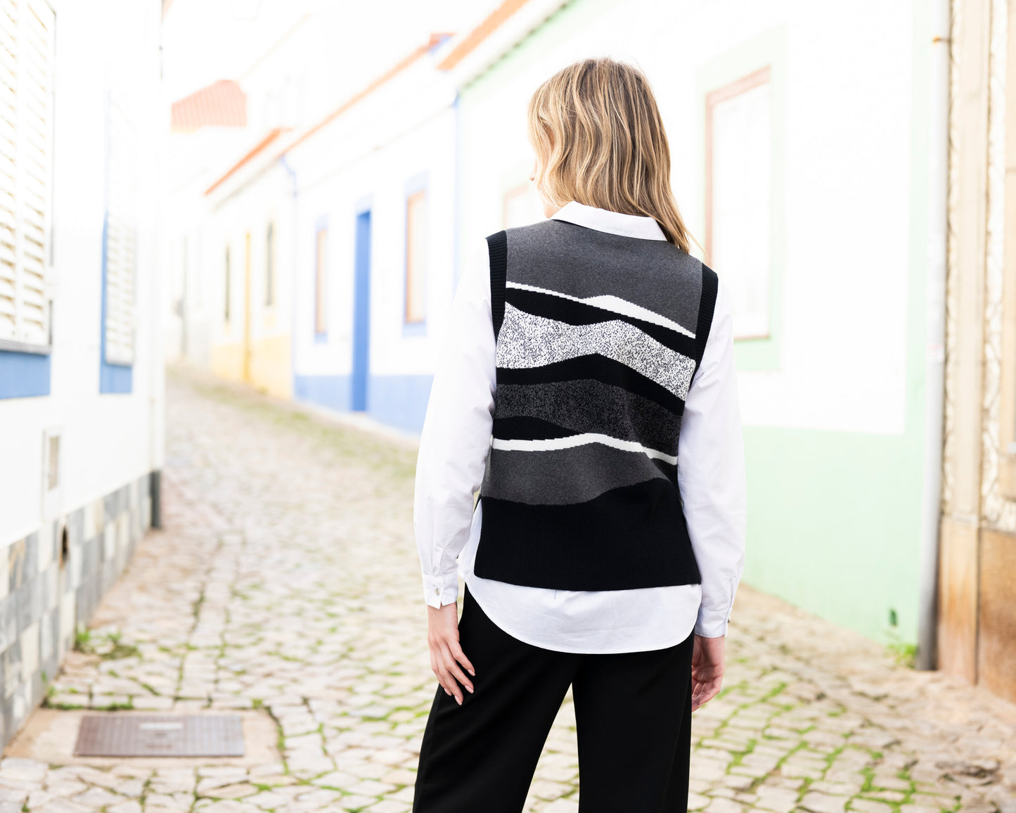 Marble Vest with Detachable Collar
