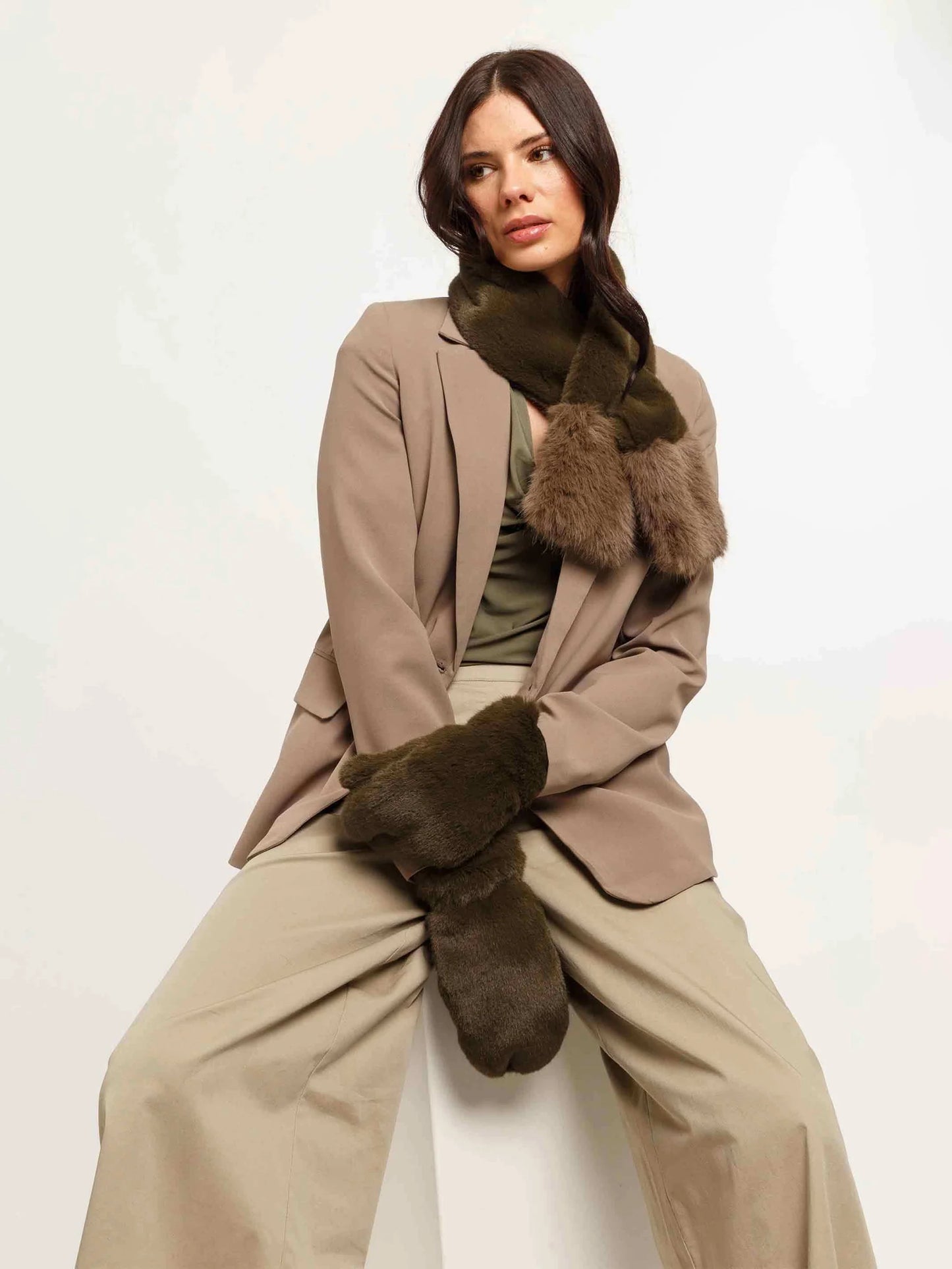 Loeveinch  Faux Fur Khaki Mittens