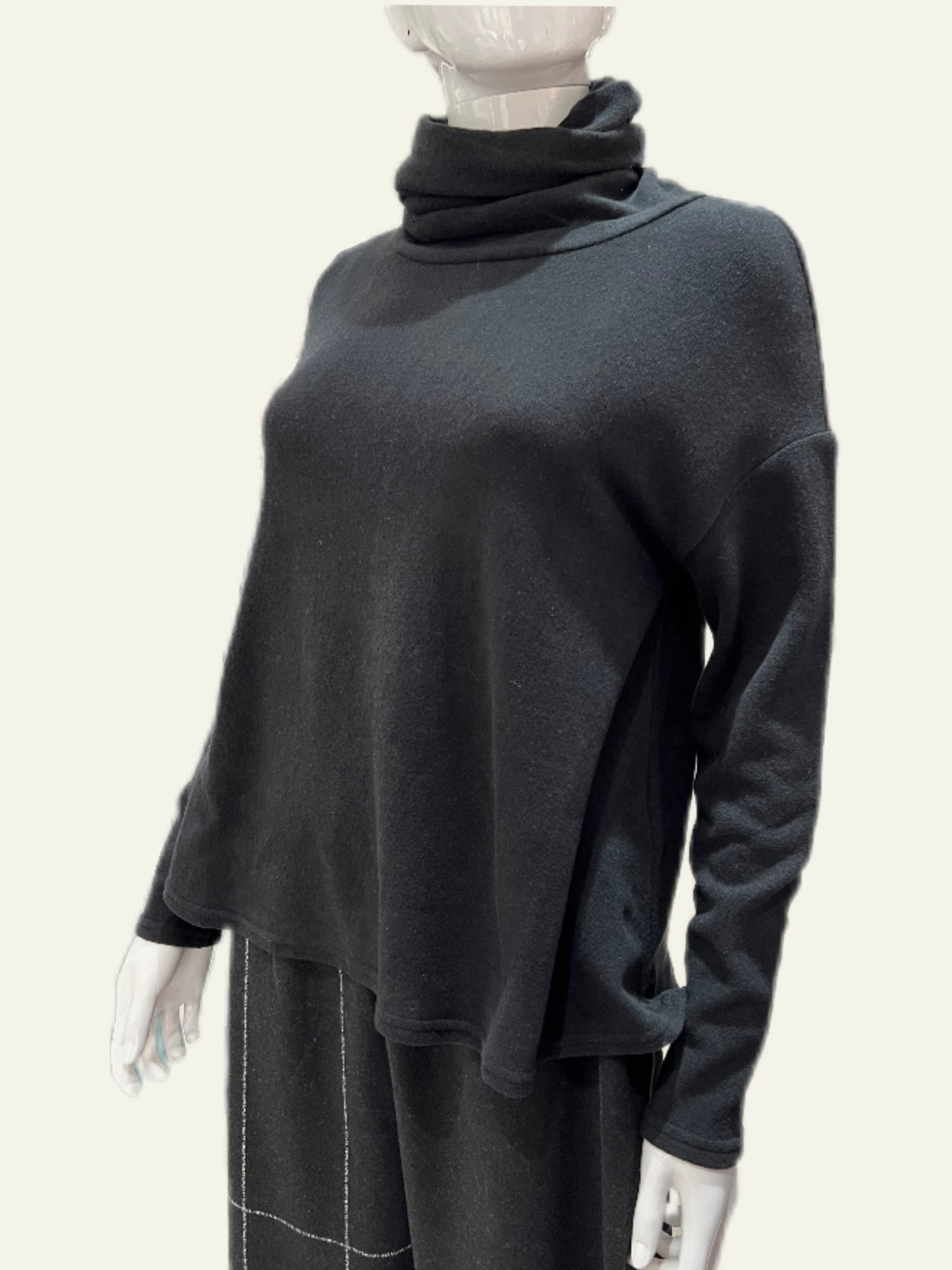 Neirami Black Turtleneck