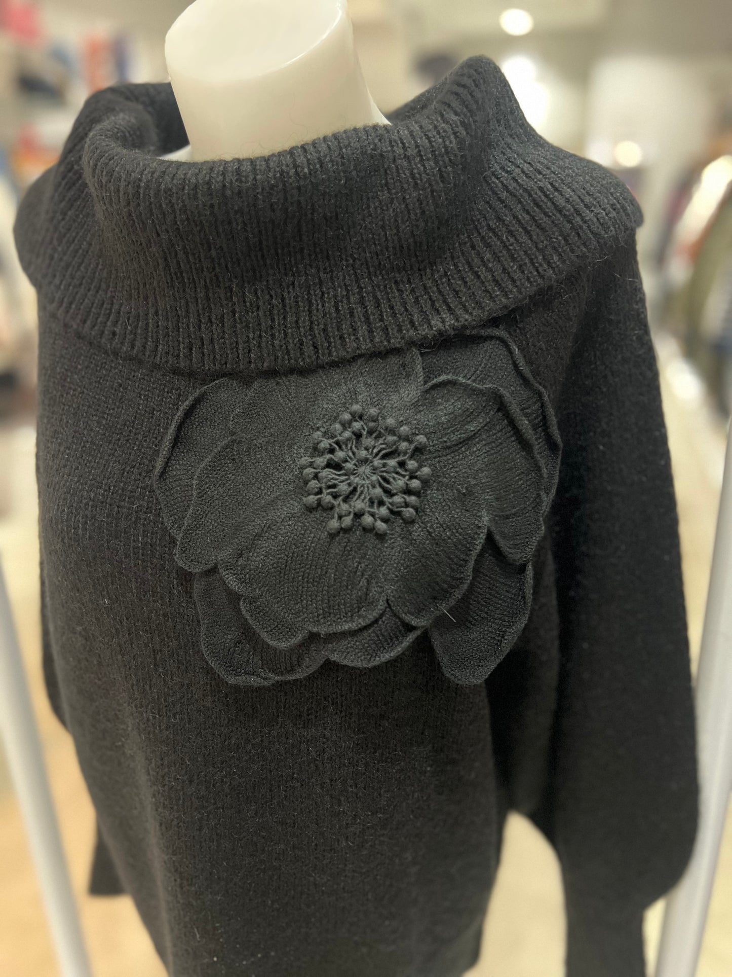 NOEN Black Applique Flower Pullover