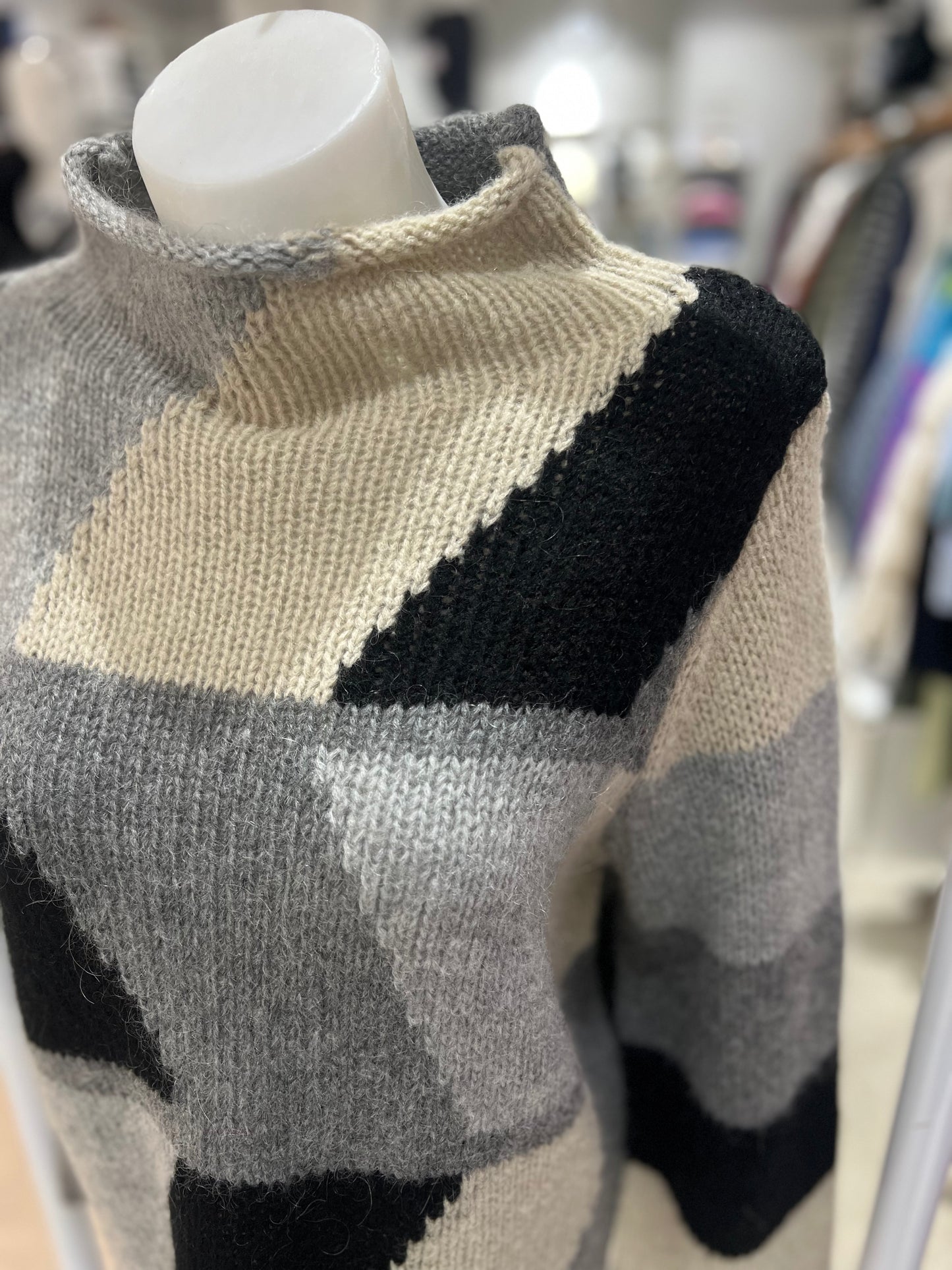 NOEN Grey/Black Knit Pullover