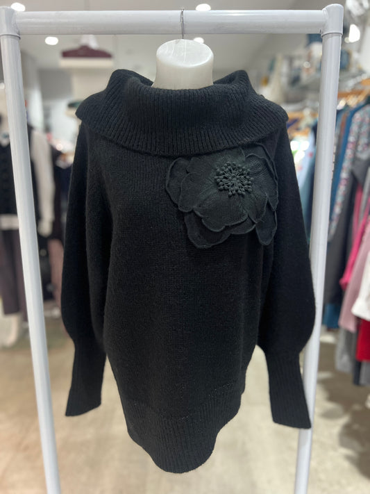NOEN Black Applique Flower Pullover