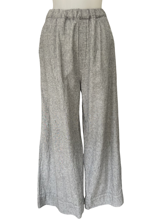 Cut Loose Pleated Crop Trousers